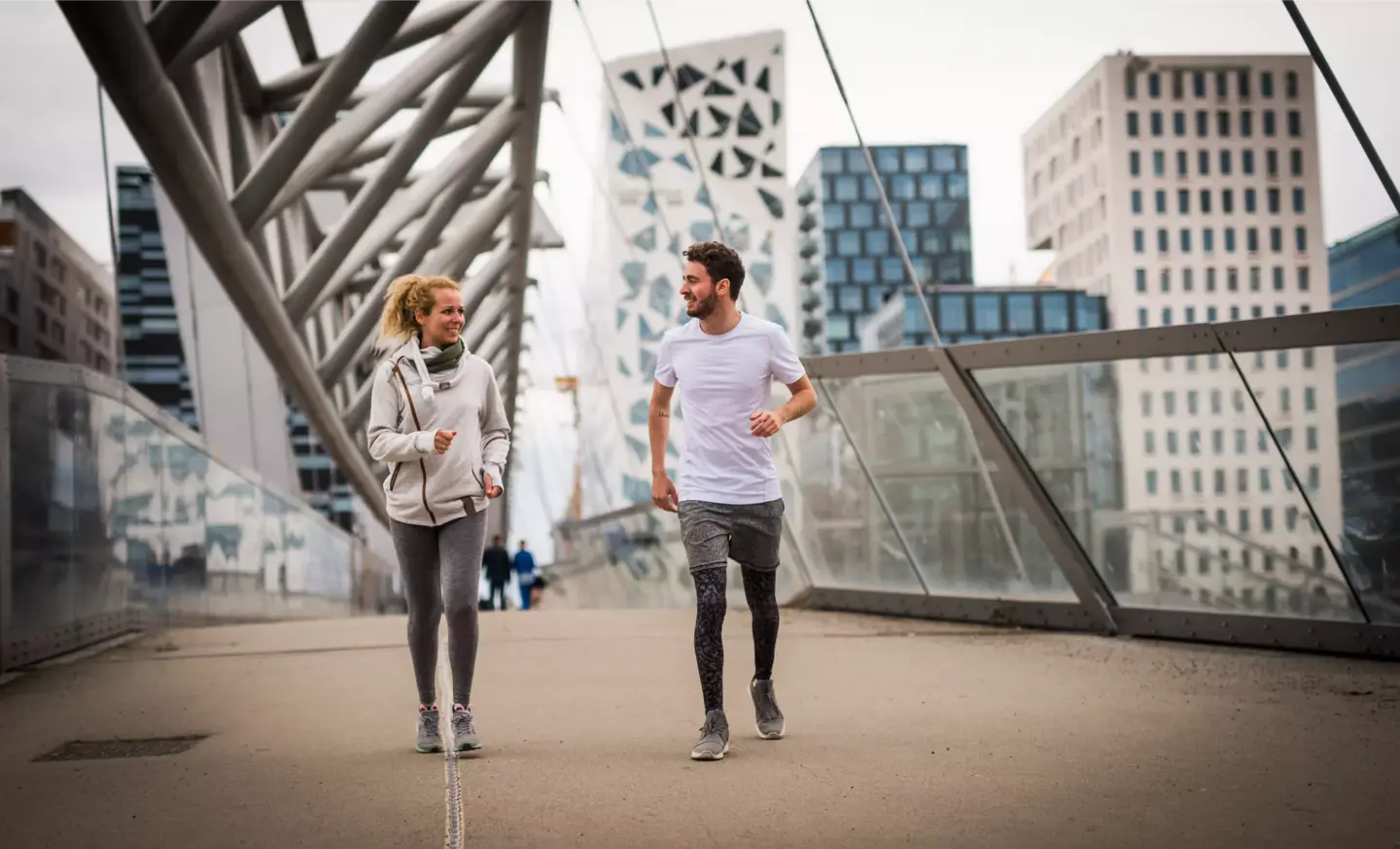 To personer på träningspass i Oslo.